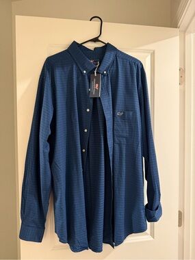 Vineyard Vines Men's Performance Button-Down Long Sleeve Shirt Classic Tucker